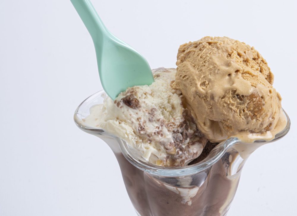 cuchara reutilizable con copa de helado